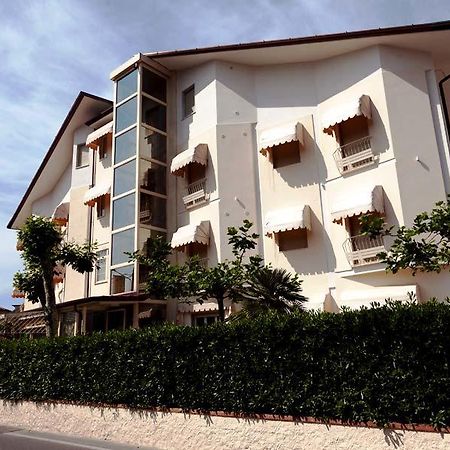 מרינה די מסה Hotel Peselli מראה חיצוני תמונה