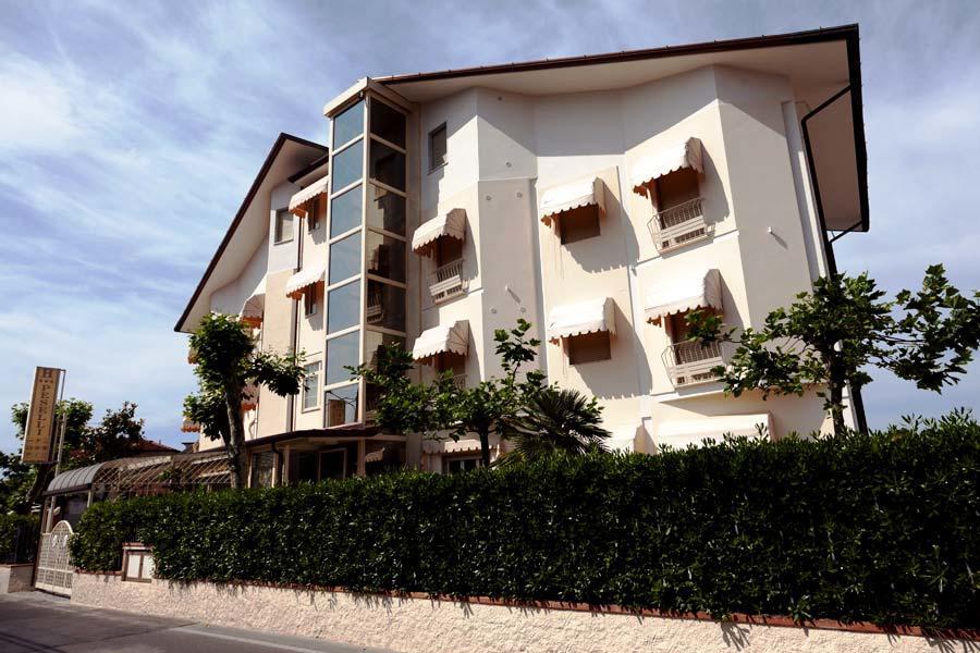 מרינה די מסה Hotel Peselli מראה חיצוני תמונה
