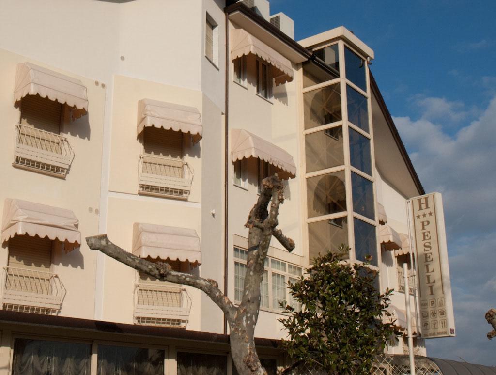 מרינה די מסה Hotel Peselli מראה חיצוני תמונה
